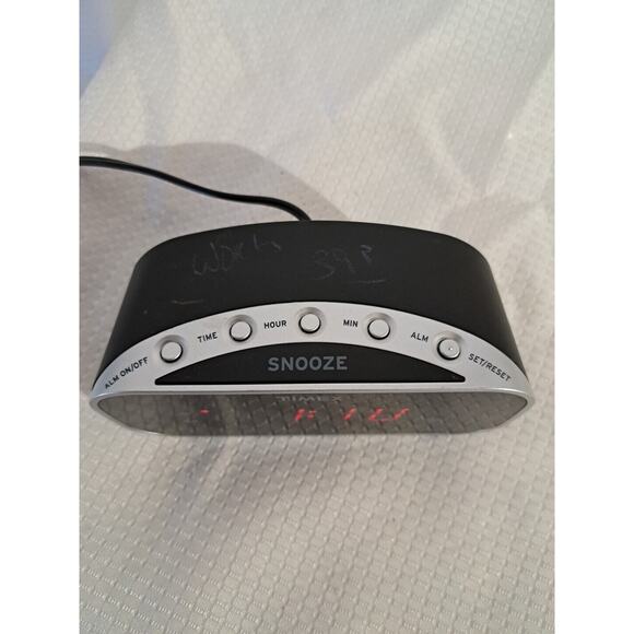 Timex T121 Alarm Clock With 0.7 Red Display Black and Silver Battery Backup - Picture 2 of 4
